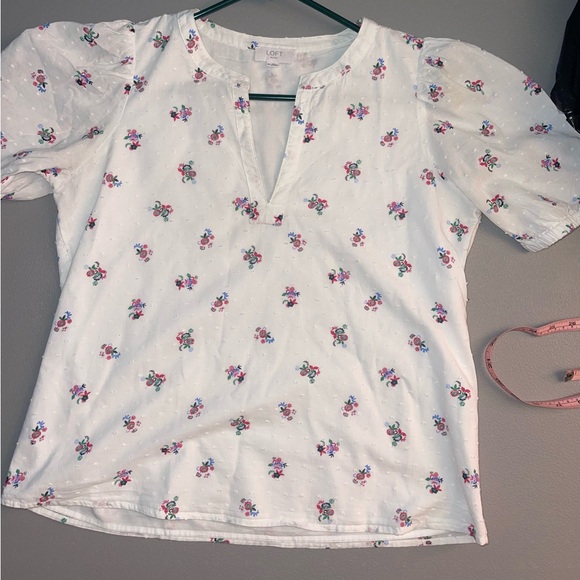 Loft Outlet, spring floral print, v-neck office top size Medium - Picture 11 of 16